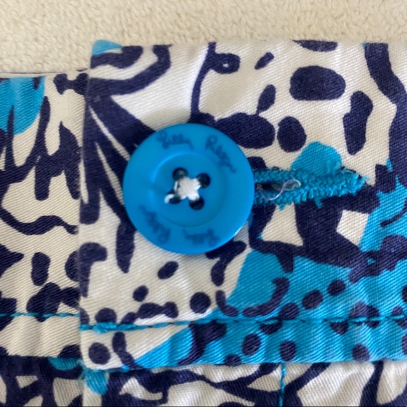 Lilly Pulitzer Walsh Shorts in Hippy Happy Shake Print Sz 4 - Picture 12 of 13